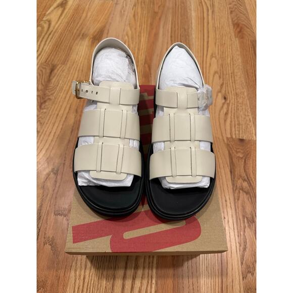 NIB FitFlop Gen-FF Fisherman Sandals Size 11 - Picture 1 of 3